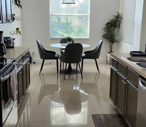 19100 Seneca Ave, Weston FL 33332