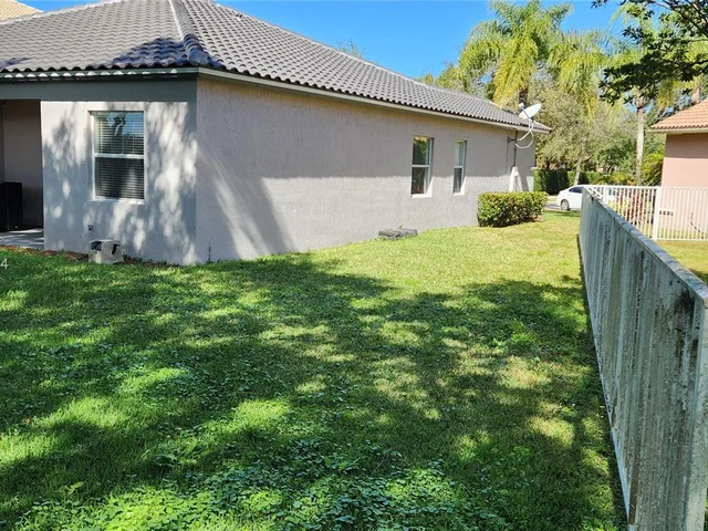 19100 Seneca Ave, Weston FL 33332