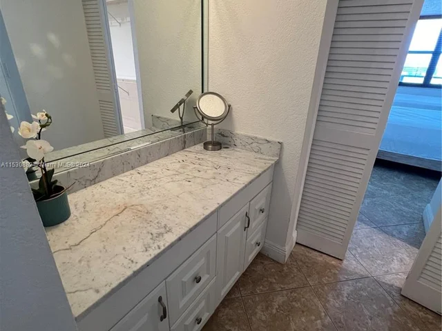 2301 S Ocean Dr # 506, Hollywood FL 33019