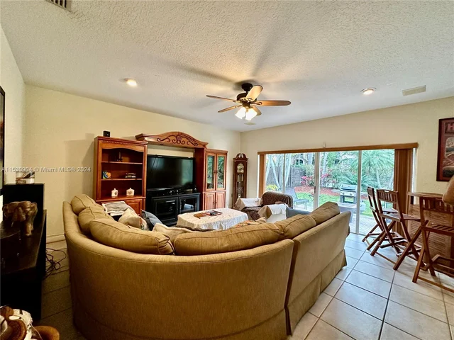 6578 NW 113th Pl, Doral FL 33178