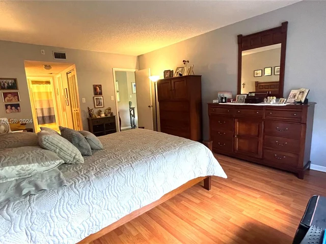 1301 NE 7th St # 112, Hallandale Beach FL 33009