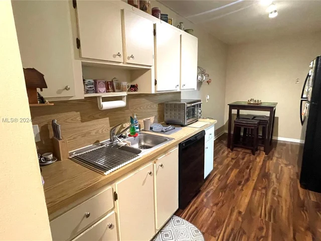 1301 NE 7th St # 112, Hallandale Beach FL 33009