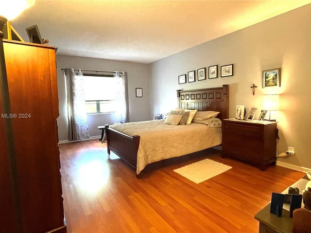 1301 NE 7th St # 112, Hallandale Beach FL 33009