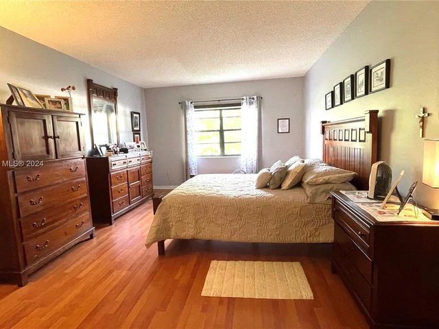 1301 NE 7th St # 112, Hallandale Beach FL 33009