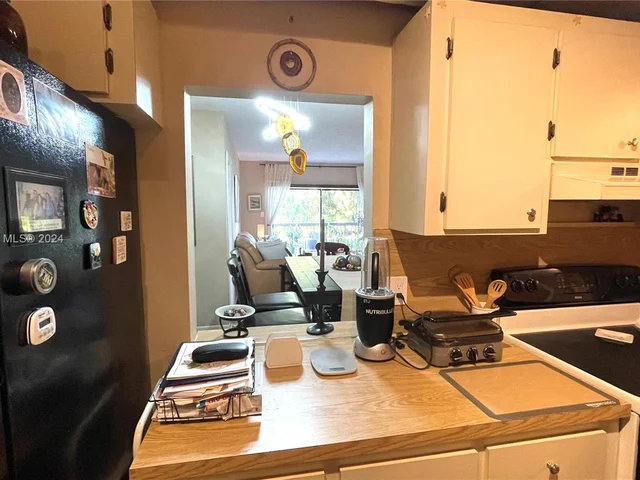 1301 NE 7th St # 112, Hallandale Beach FL 33009