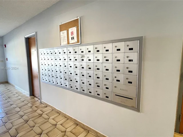 1301 NE 7th St # 112, Hallandale Beach FL 33009