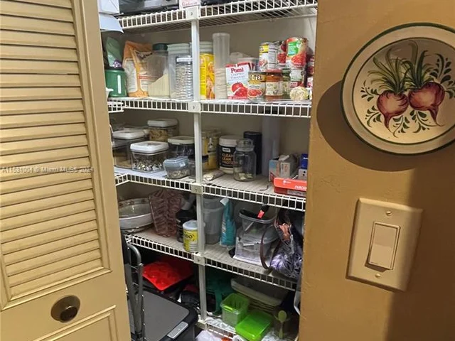 1301 NE 7th St # 112, Hallandale Beach FL 33009