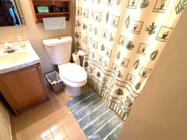 1301 NE 7th St # 112, Hallandale Beach FL 33009