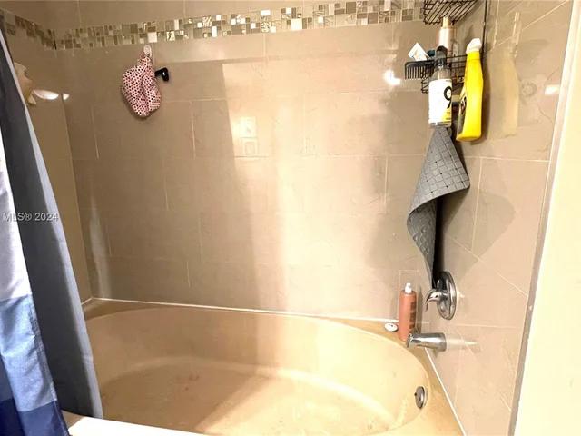 1301 NE 7th St # 112, Hallandale Beach FL 33009