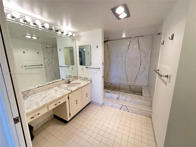 155 SE Ocean Lane Dr # 1006, Key Biscayne FL 33149