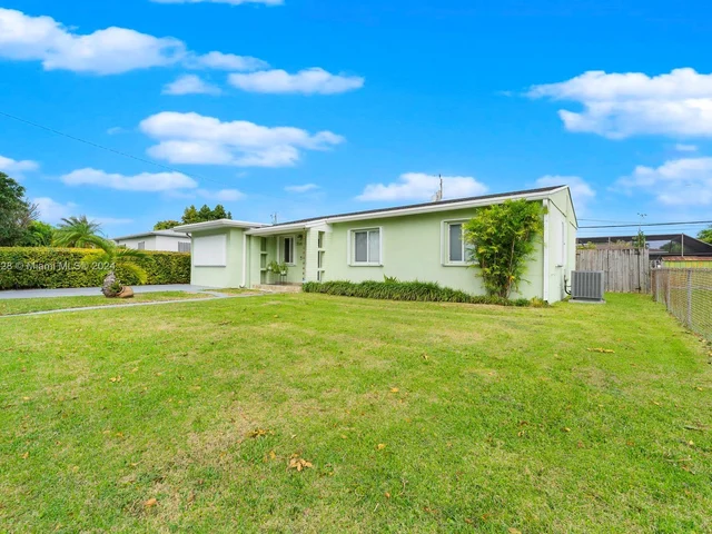 7545 SW 30th St, Miami FL 33155