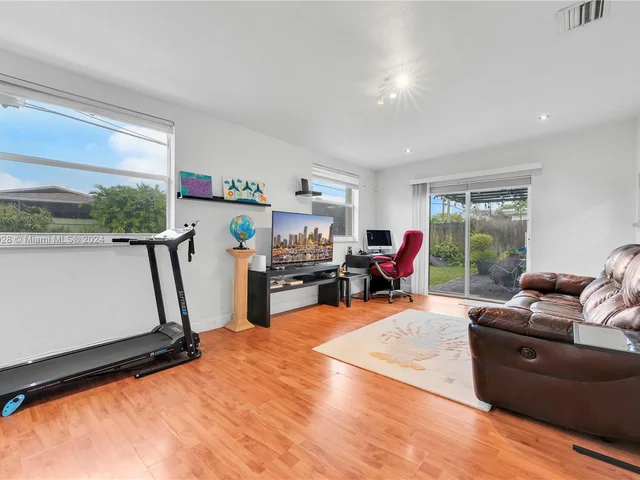 7545 SW 30th St, Miami FL 33155