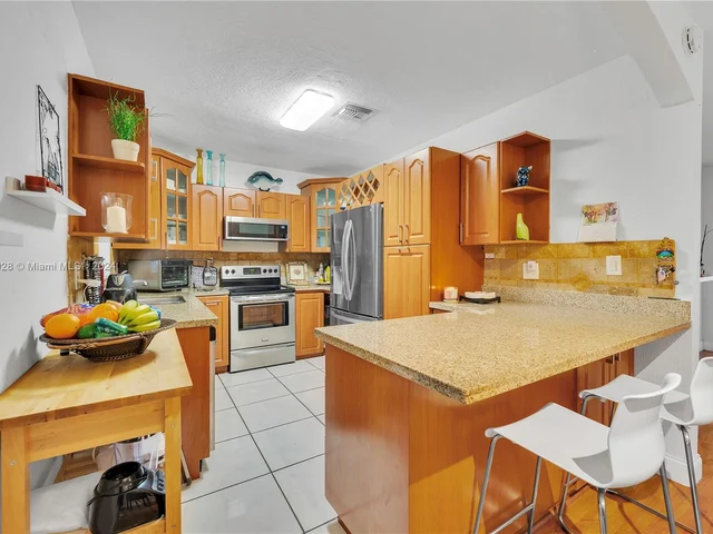 7545 SW 30th St, Miami FL 33155