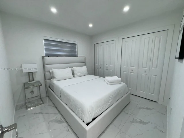 2490 NW 44th St # 2490, Miami FL 33142