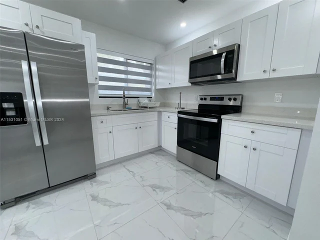 2490 NW 44th St # 2490, Miami FL 33142