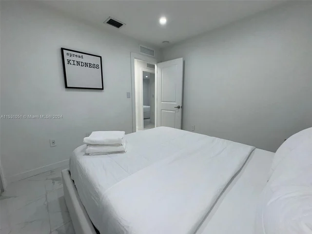 2490 NW 44th St # 2490, Miami FL 33142