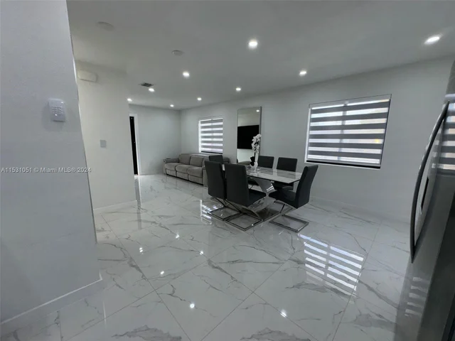 2490 NW 44th St # 2490, Miami FL 33142