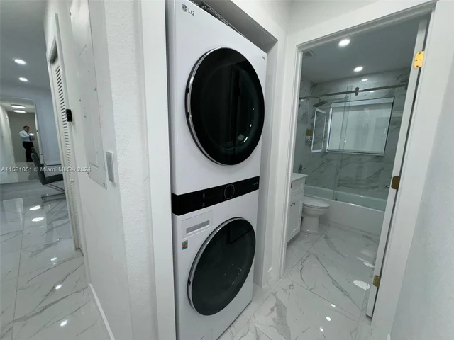 2490 NW 44th St # 2490, Miami FL 33142