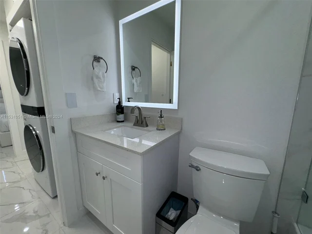 2490 NW 44th St # 2490, Miami FL 33142