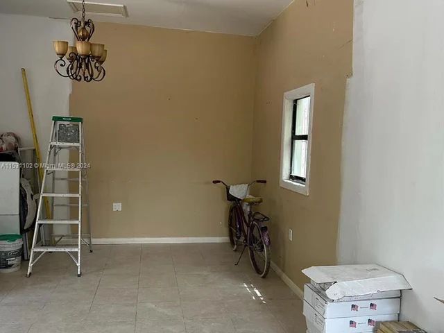 1621 NW 33rd St, Miami FL 33142