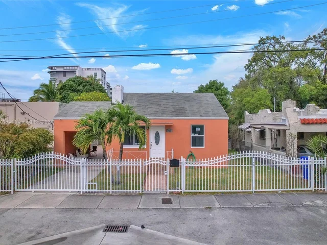 1621 NW 33rd St, Miami FL 33142