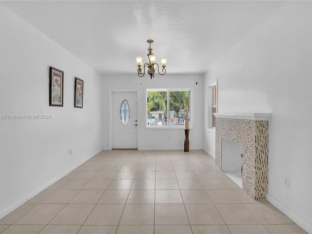 1621 NW 33rd St, Miami FL 33142