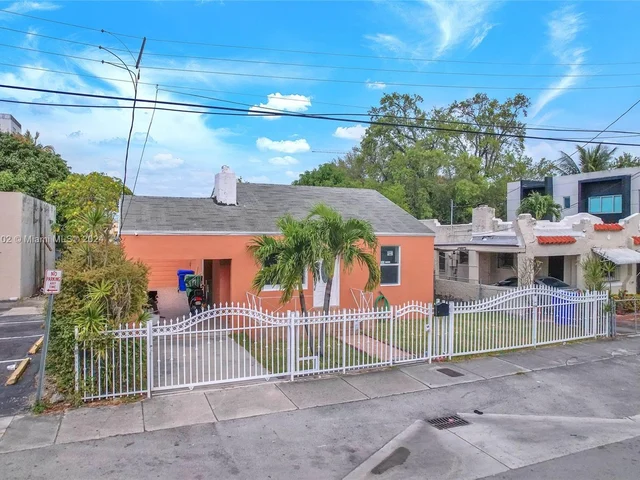 1621 NW 33rd St, Miami FL 33142