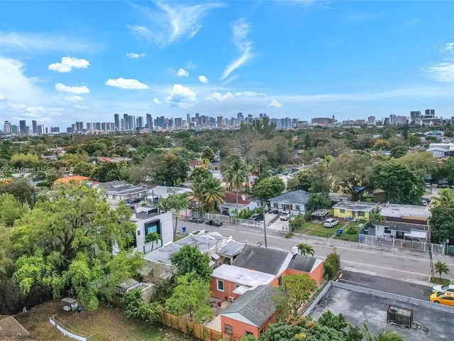 1621 NW 33rd St, Miami FL 33142