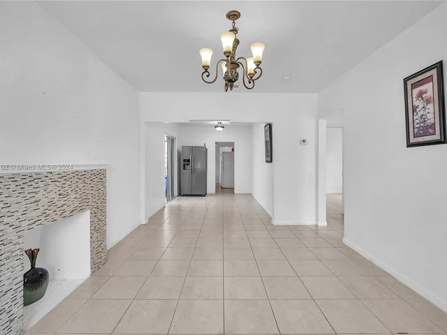 1621 NW 33rd St, Miami FL 33142