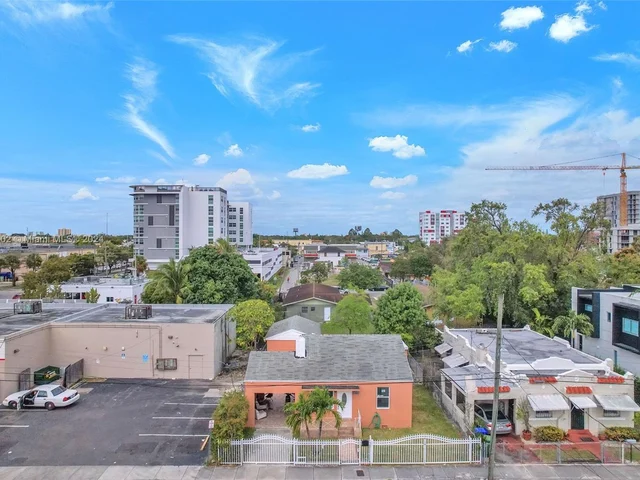 1621 NW 33rd St, Miami FL 33142