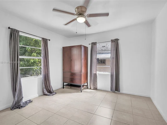 1621 NW 33rd St, Miami FL 33142