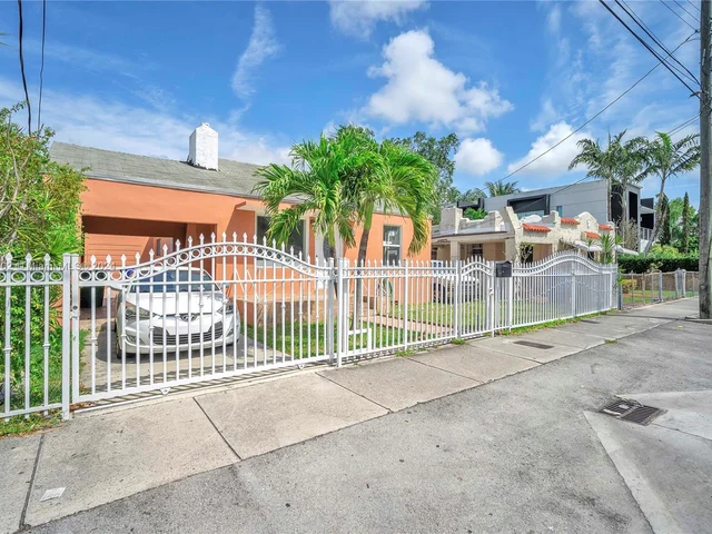 1621 NW 33rd St, Miami FL 33142