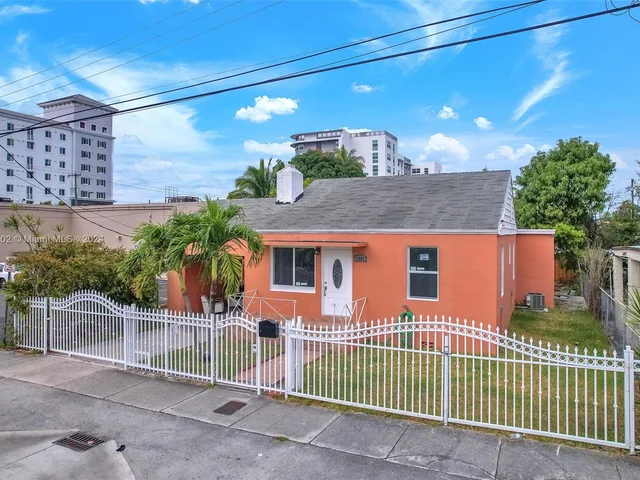 1621 NW 33rd St, Miami FL 33142