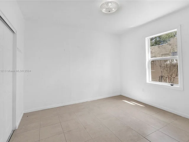 1621 NW 33rd St, Miami FL 33142