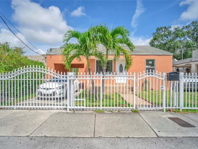 1621 NW 33rd St, Miami FL 33142