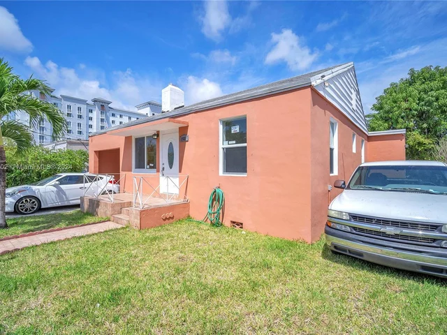 1621 NW 33rd St, Miami FL 33142
