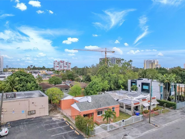 1621 NW 33rd St, Miami FL 33142