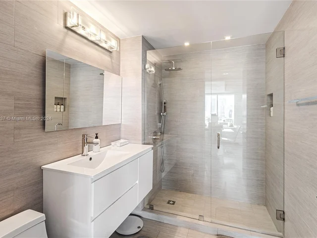 275 NE 18th St # 707, Miami FL 33132