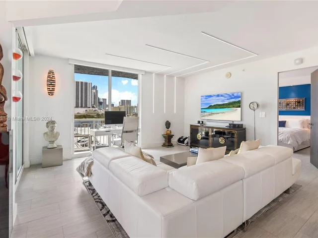 275 NE 18th St # 707, Miami FL 33132