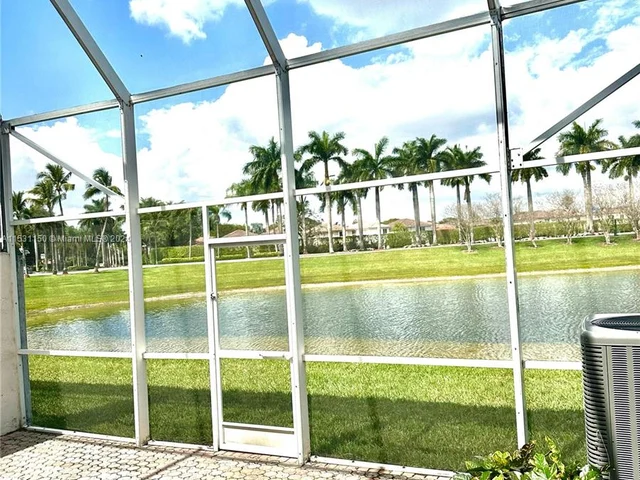 10933 NW 65th St # 10933, Doral FL 33178