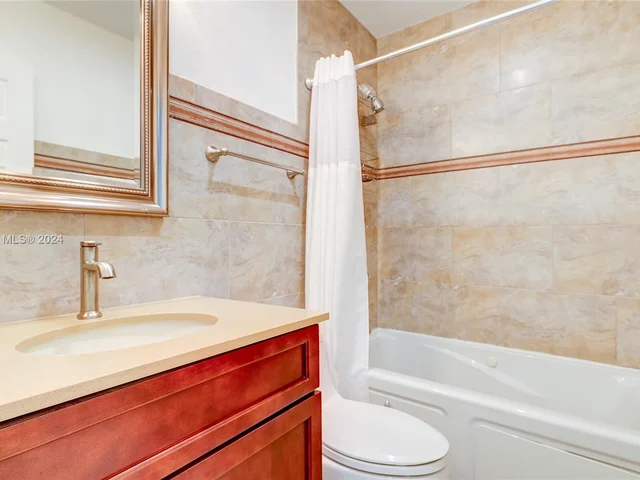 6815 Edgewater Dr # 305, Coral Gables FL 33133