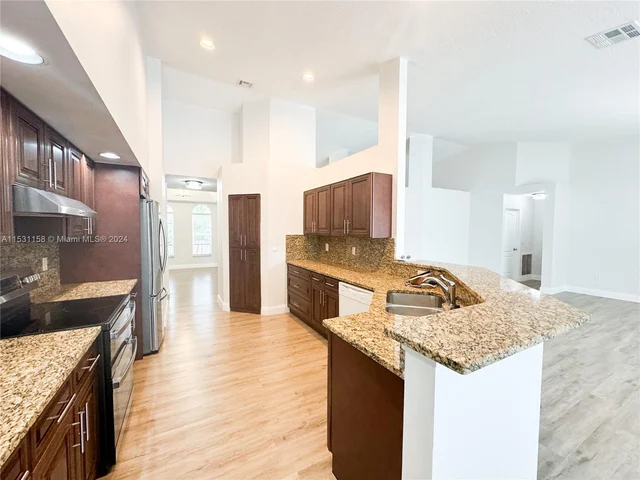 1574 NW 103rd Ter, Coral Springs FL 33071