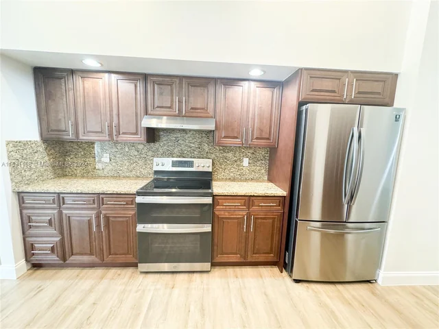 1574 NW 103rd Ter, Coral Springs FL 33071