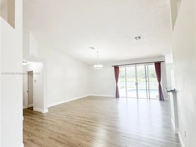 1574 NW 103rd Ter, Coral Springs FL 33071