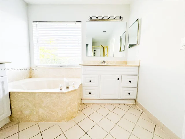 1574 NW 103rd Ter, Coral Springs FL 33071