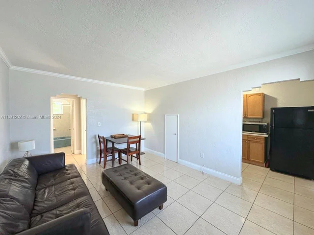 7435 Harding Ave # 204, Miami Beach FL 33141