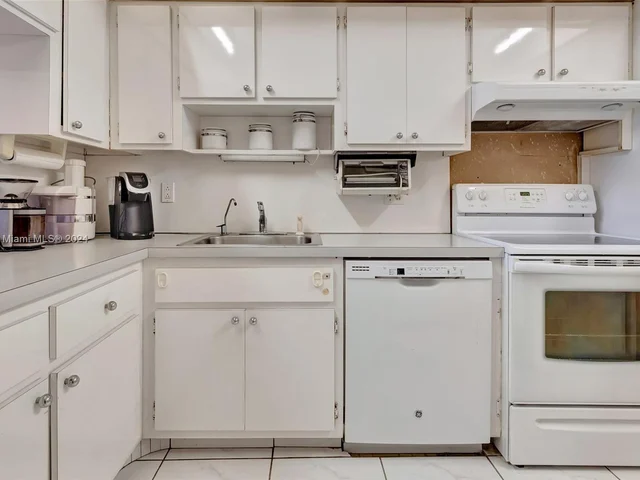 2800 N Palm Aire Dr # 310, Pompano Beach FL 33069