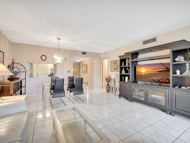 2800 N Palm Aire Dr # 310, Pompano Beach FL 33069