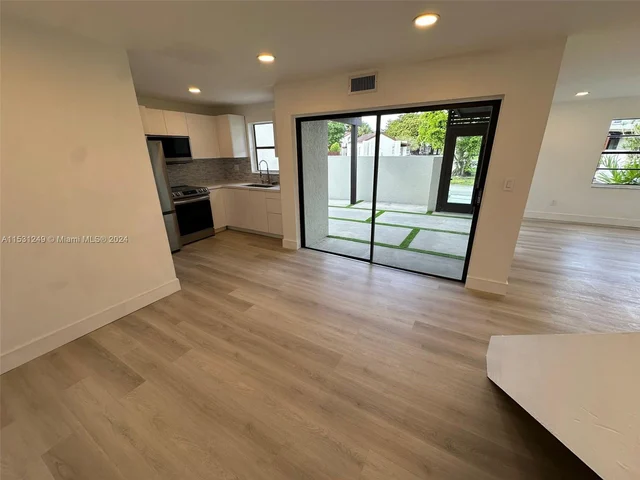 9734 NW 5th Ter # 9734, Miami FL 33172