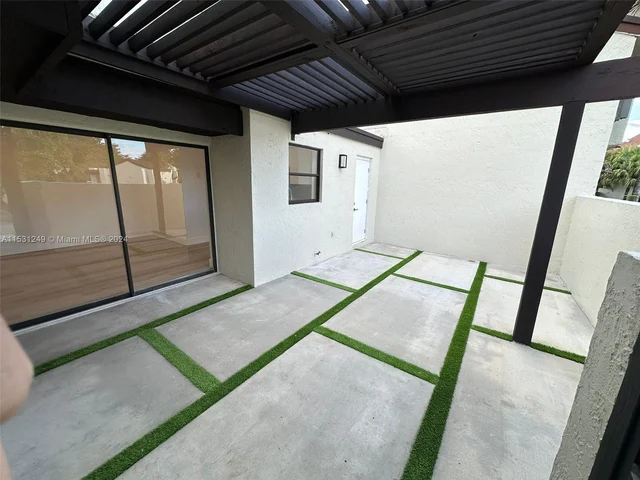 9734 NW 5th Ter # 9734, Miami FL 33172